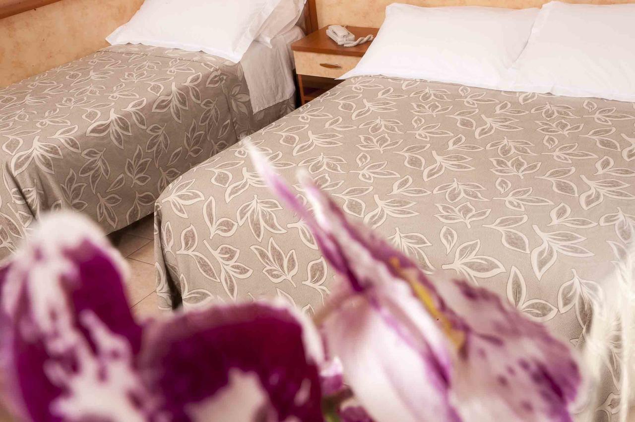 Hotel Calypso Cesenatico Room photo