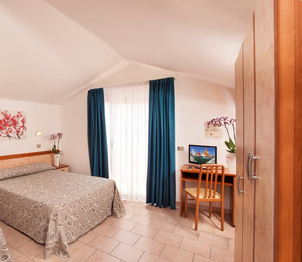 Hotel Calypso Cesenatico Room photo